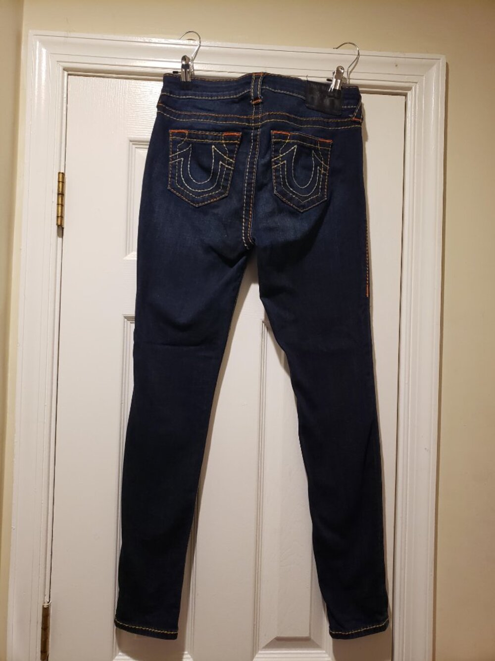 True Religion Women's"HALLE" Skinny Jeans in Dark Indigo with Contrast Stitching - Picture 2 of 4